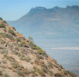 samara-mountains-view-karoo-south-africa-tandjiesberg